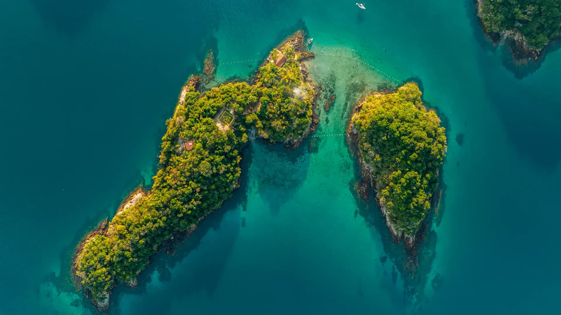 Villa de alto padrão à beira-mar no Brasil